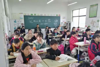 通许县邸阁乡人祖庙中学户外活动场地