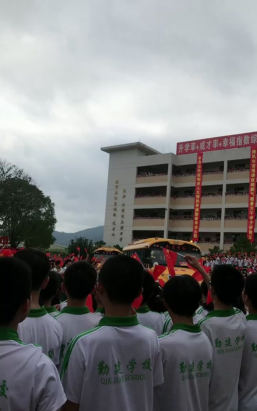 普宁市勤建学校中学部阅读区
