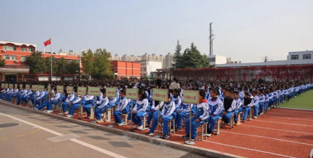 泰安市东平县佛山中学阅读区