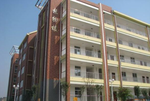 泰安市第六中学阅读区