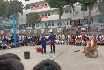 阳新县木港镇东春初级中学阅读区