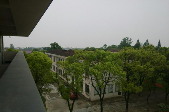镇德桥镇中学阅读区