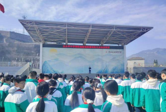 长阳龙舟坪中学阅读区