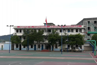 新兴县六祖镇集成中学阅读区