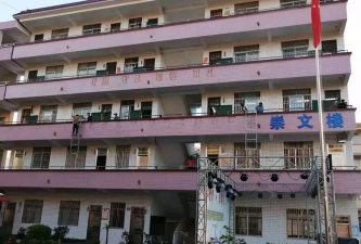 云浮市云安区白石镇中学阅读区