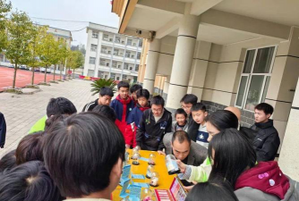 利川市长坪民族初级中学阅读区
