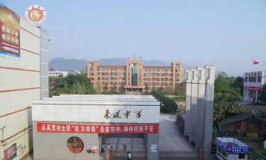 来凤县绿水中学阅读区