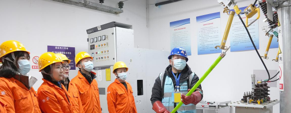 南充兴光技工学校阅读区