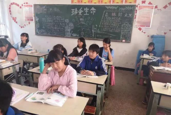 禄劝县九龙中学阅读区