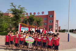 会宁县河畔镇冯堡九年制学校阅读区