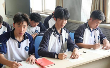 青岛工贸职业学校阅读区