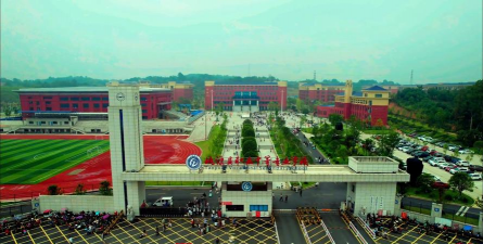 桃园县立自强国中阅读区