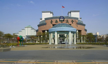 台南市立建兴国中阅读区