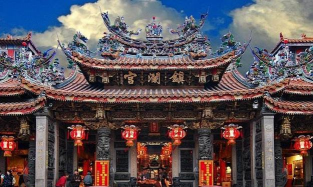 台中市立大甲国中阅读区