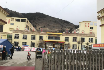 类乌齐县中学阅读区