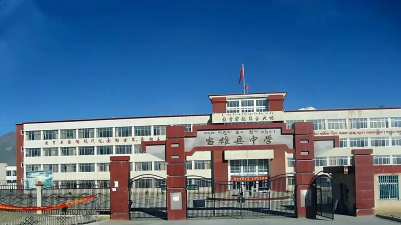 当雄县中学阅读区