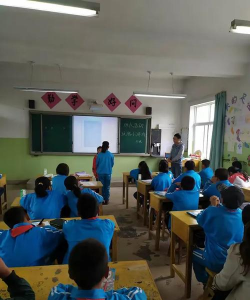 礼县罗堡九年制学校阅读区