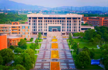 上海财经大学浙江学院阅读区