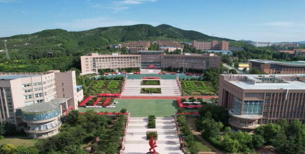 齐鲁理工学院阅读区