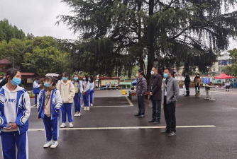 清镇市犁倭中学阅读区