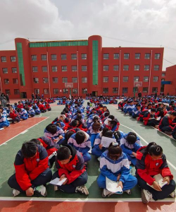 阿合奇县阿合塔拉中学阅读区