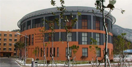 舟山市普陀区技工学校阅读区