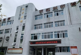 三台县观桥中学阅读区