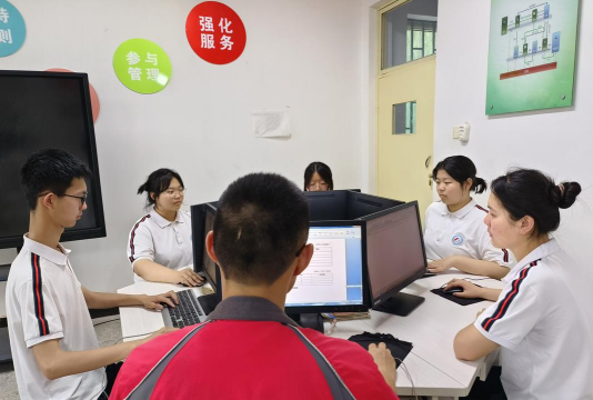 芮城县第一职业中学阅读区