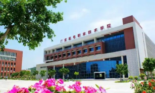 始兴县中等职业学校阅读区