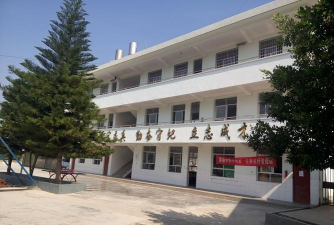 临沧地区英才学校阅读区