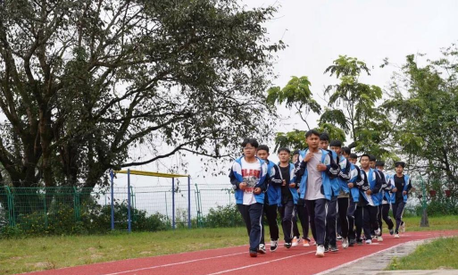临沧县南美中学阅读区