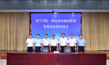 梁山县技工学校阅读区