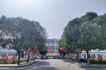金寨县江店镇船冲职业初级中学阅读区