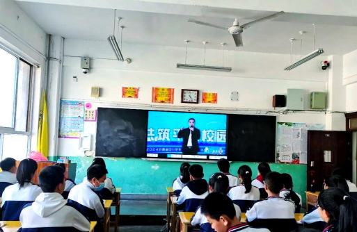武都县城关中学阅读区