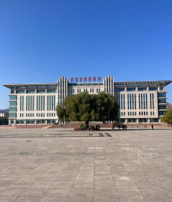 巴彦淖尔市建筑学校阅读区