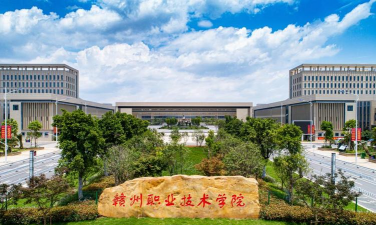赣州富林职业技术学校阅读区