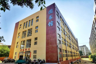 赣州市理工职业技术学校阅读区