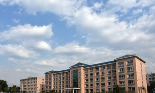 抚顺市技师学院阅读区
