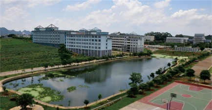 广西经济管理职业技术学校阅读区