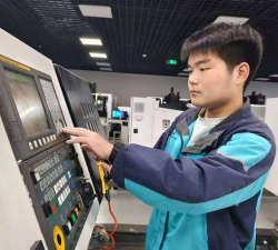 成都电焊机厂技工学校