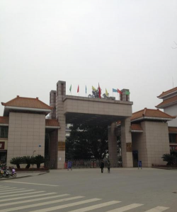东风中学阅读区