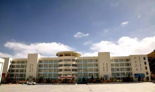 山南地区第二高级中学阅读区