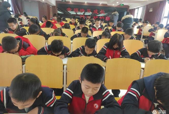 承德市围场玉林学校阅读区