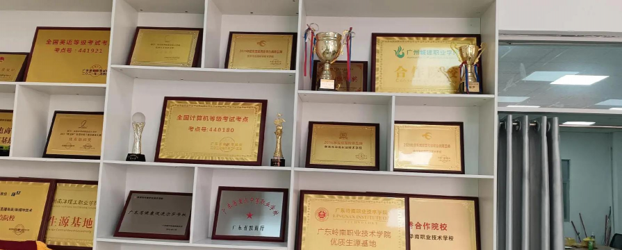 海南华南高级职业技术学校阅读区
