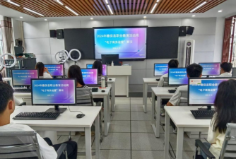 德保县中等职业技术学校阅读区