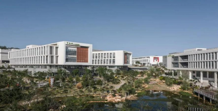 青岛西海岸新区中德应用技术学校阅读区