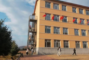 呼中区第二中学阅读区