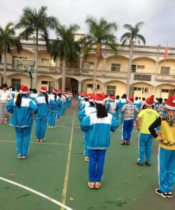万宁华兴学校阅读区