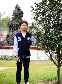 上林县白圩中学阅读区