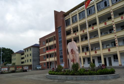 上林县大丰镇尖岭初中阅读区